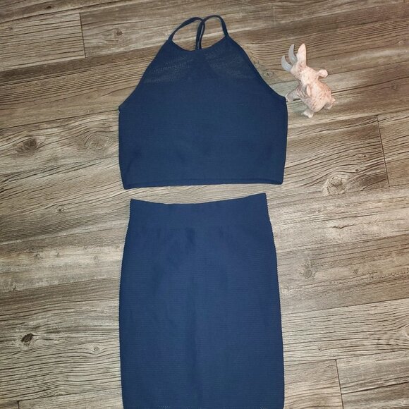 BCBG Sleek 2 Piece Outfit with Halter Top 😍 🥰 😘 - Picture 2 of 10